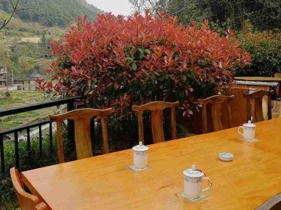 taoyuanquanshuishanzhuang Hotel in Hangzhou