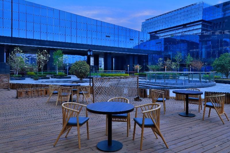 Ramada Hotel at the Port Pool Wharf of Dang Port in Zhenjiang Hotel in Jiangsu