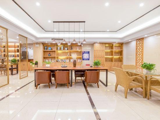 Yi Ai Hotel (Yangzhou Slender West Lake Wutinglong Toy City Branch) Hotel in Jiangsu