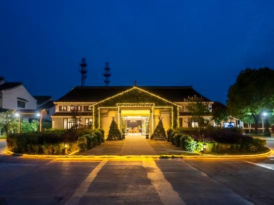 Villa Rhyme Taihu Lake Fishing Pool BBQ Manor Villa (Dongshan Grandma Bridge Branch) Hotel in Suzhou