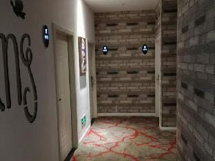 Very Impressed Theme Hotel(Wuxi Luoshe Columbus Plaza) Hotel in Suzhou