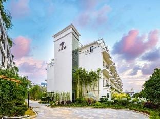 Palm Island Hotel (Nanjing Yangtze River Bridge) Hotel in Nanjing