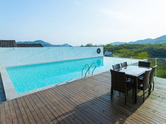 Nanjing Yuequnqing·Thai style Tangquan Holiday Homestay Hotel in Nanjing