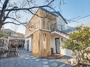 Nanjing Ziyue Designer Hot Spring Reading Homestay Hotel in Nanjing