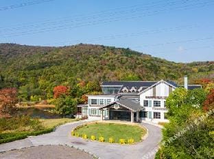 Tangshan Hot Springs RV Camp Hotel in Nanjing