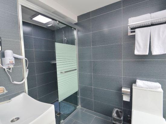 Durian Candy Hotel (Longhua Road Subway Station Jiangpu Bus Terminal Branch) Hotel in Nanjing