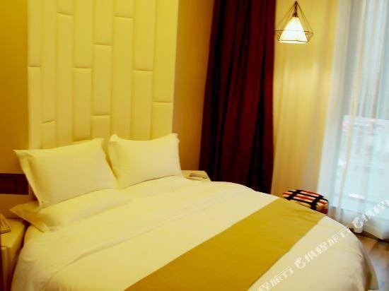 Durian Candy Hotel (Longhua Road Subway Station Jiangpu Bus Terminal Branch) Hotel in Nanjing