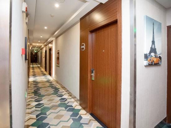 Durian Candy Hotel (Longhua Road Subway Station Jiangpu Bus Terminal Branch) Hotel in Nanjing