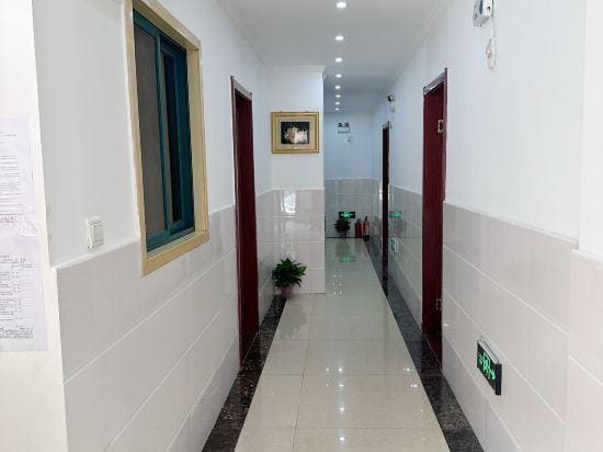 Jinding Hotel (Nanjing South Railway Station Hongyun Avenue Subway Station) Hotel in Nanjing