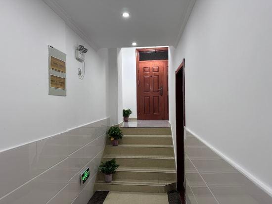 Jinding Hotel (Nanjing South Railway Station Hongyun Avenue Subway Station) Hotel in Nanjing