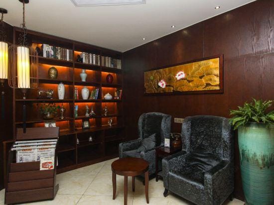 Nanjing Yi Theme Home Hotel (Fuyang Plaza Suning Universal Tianrun Plaza Branch) Hotel in Nanjing