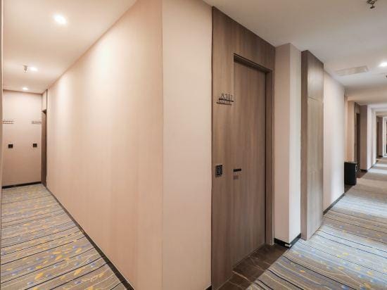 Kaju Hotel (Nanjing South Railway Station Shuanglong Avenue Subway Station) Hotel in Nanjing