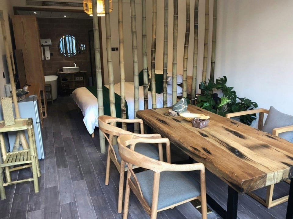 Elegant Restaurant Hotel in Hangzhou