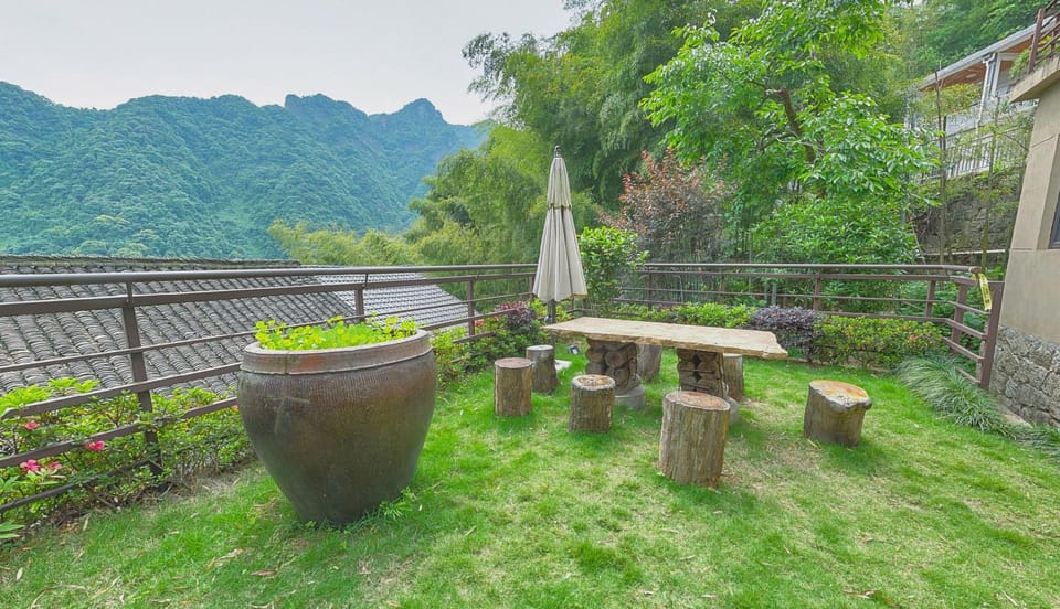 Elegant Restaurant Hotel in Hangzhou