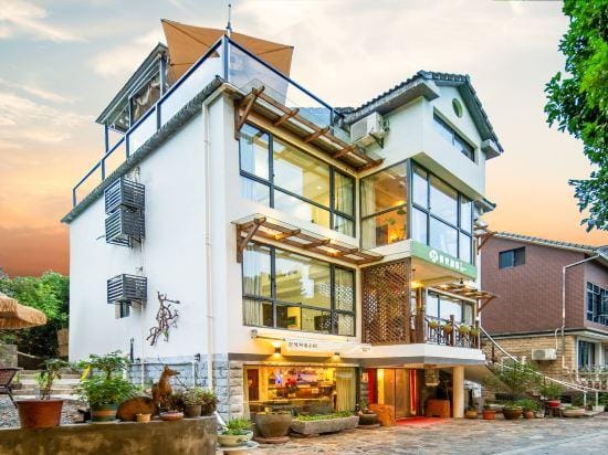 Qingfan Hexi Inn Hotel in Hangzhou