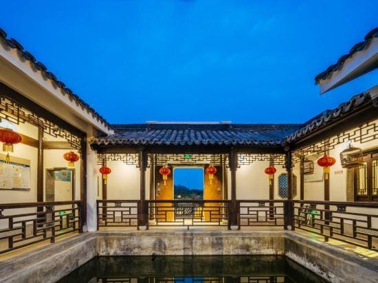 Floral Hotel·Nanjing Bulao Village Original Hotel (Laoshan National Forest Park Branch) Hotel in Nanjing