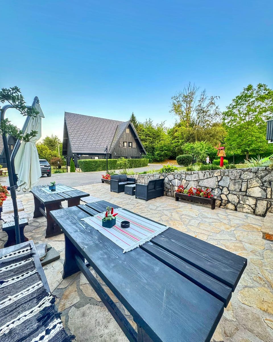 Plitvice Etno Garden  Apartment hotel in Plitvice Lakes Park