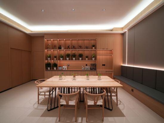 Chuangejia Huimei Hotel (Shaoxing Paojiang Agricultural Business College) Hotel in Hangzhou