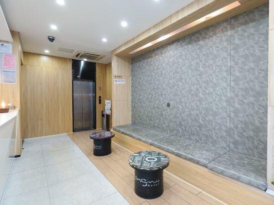 Qingmu Select Hotel (Nanjing University of Aeronautics and Astronautics Cuipingshan Subway Station) Hotel in Nanjing