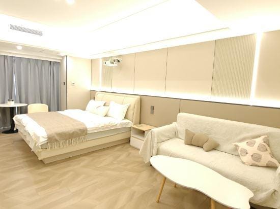 Yilong Apartment Hotel in China