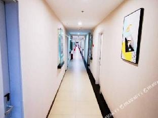 100 Liangpin Inn (Nanjing Southeast University & Chengxin Avenue Subway Station) Hotel in Nanjing