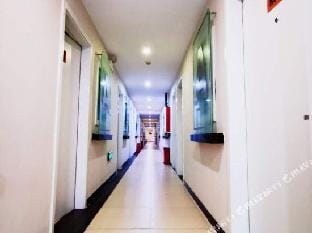 100 Liangpin Inn (Nanjing Southeast University & Chengxin Avenue Subway Station) Hotel in Nanjing