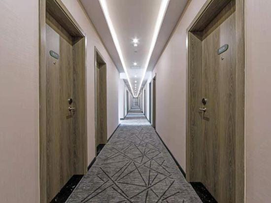 Hi Inn (Shanghai National Exhibition and Convention Center Jizhai Road) Hotel in Shanghai