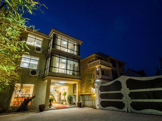 To Love Loyalty Hostel Hotel in Shanghai