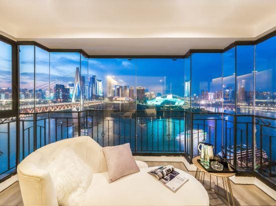 ART River View Apartment Hotel in China