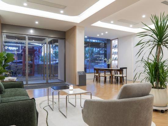 Sushi Light Luxury Hotel (Shanghai Jiaotong University West Yan'an Road subway station) Hotel in Shanghai