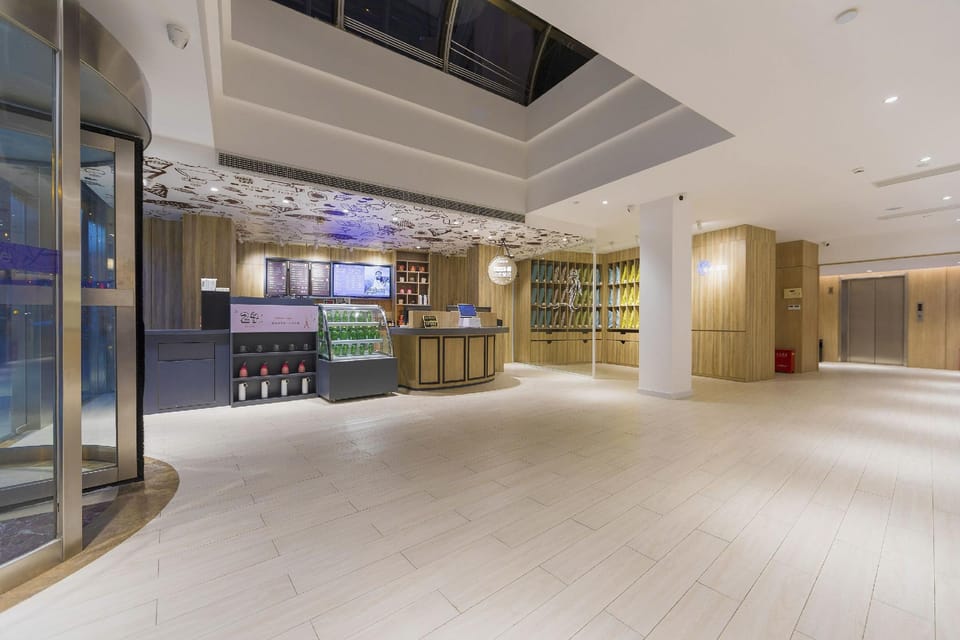 Hanting Hotel (Shanghai Hongqiao Railway Station Qixin Road Branch) Hotel in Shanghai