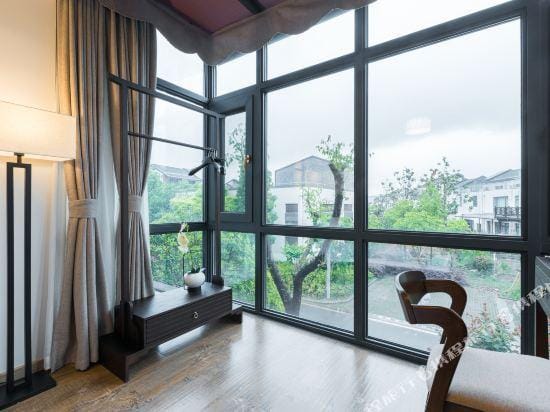 Junshe Holiday Villa Hotel in Shanghai