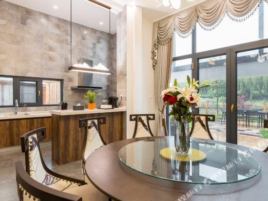 Junshe Holiday Villa Hotel in Shanghai