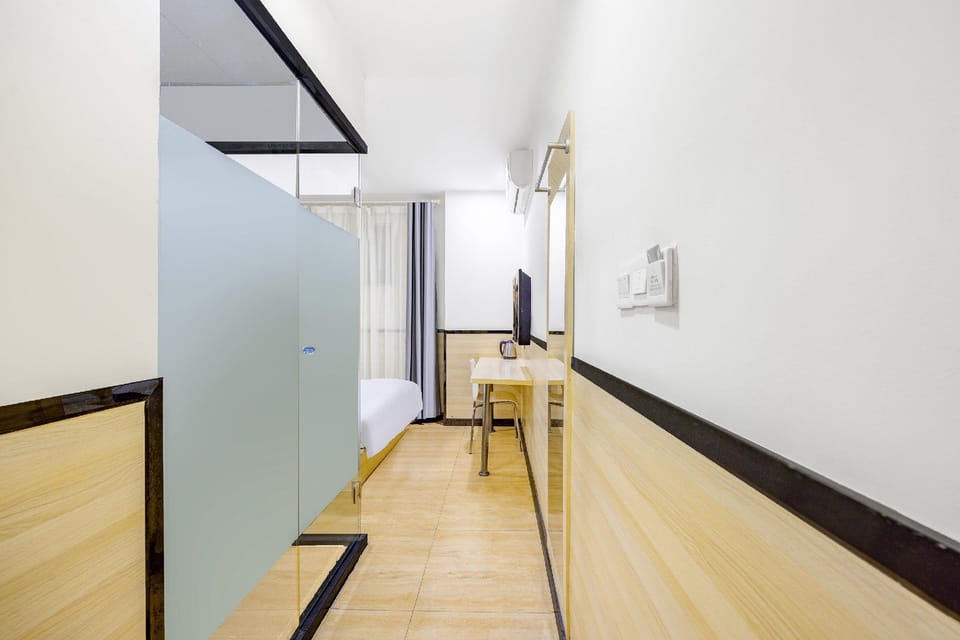 Urban Luxury Hotel (Jingxi Road Subway Station Branch) Hotel in Shanghai