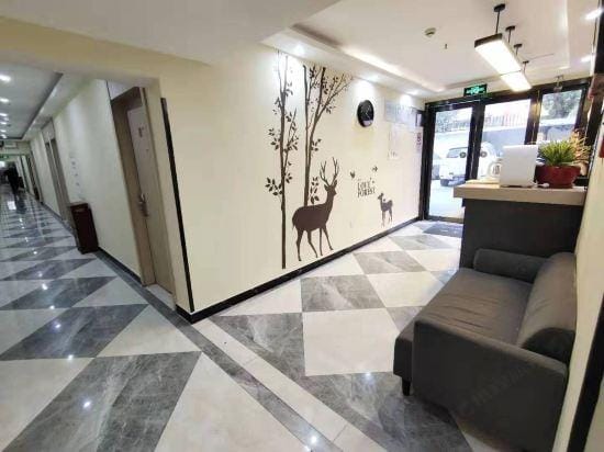 Yining Hotel (Shanghai Hongqiao Road Metro Station) Hotel in Shanghai