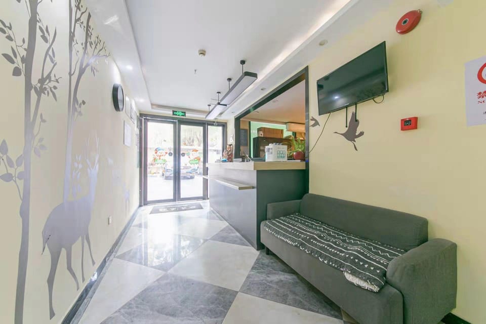 Yining Hotel (Shanghai Hongqiao Road Metro Station) Hotel in Shanghai
