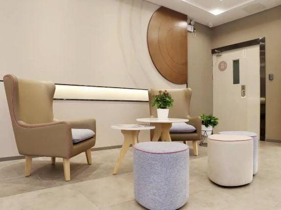 Huayi Collection Hotel (Shanghai Jiuting Subway Station Jiudu Road) Hotel in Shanghai