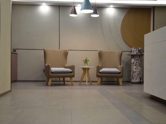 Huayi Collection Hotel (Shanghai Jiuting Subway Station Jiudu Road) Hotel in Shanghai
