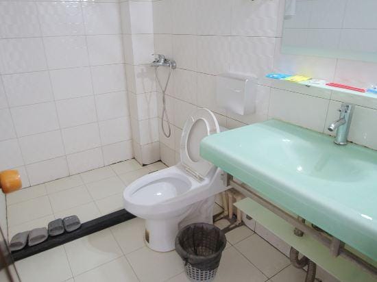 Yihong Hostel Hotel in Shanghai