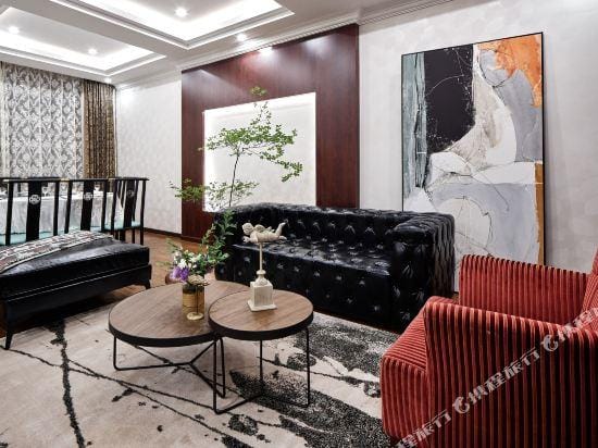 No.39 Holiday Manor Hotel in Shanghai