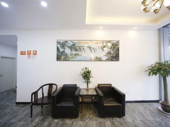 Guangyou Hotel (Shanghai Hangtou Subway Station Hangnan Road) Hotel in Shanghai