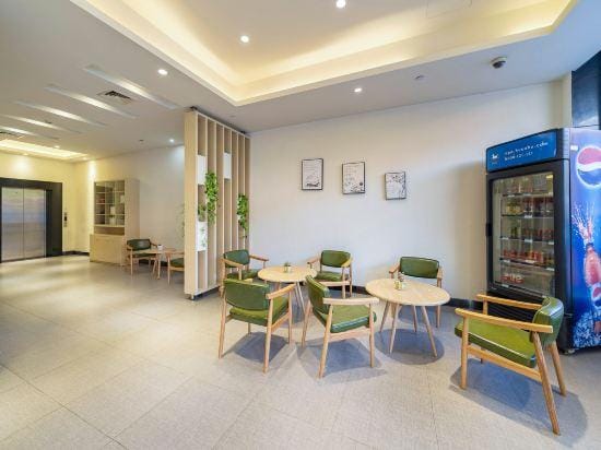 Weiting Qingju Hotel (Shanghai Hongqiao Airport Beihua Road Branch) Hotel in Shanghai
