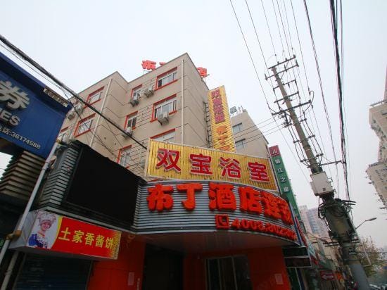 Pod Inn (Shanghai North the Bund Dongbaoxing Road Metro Station) Hotel in Shanghai