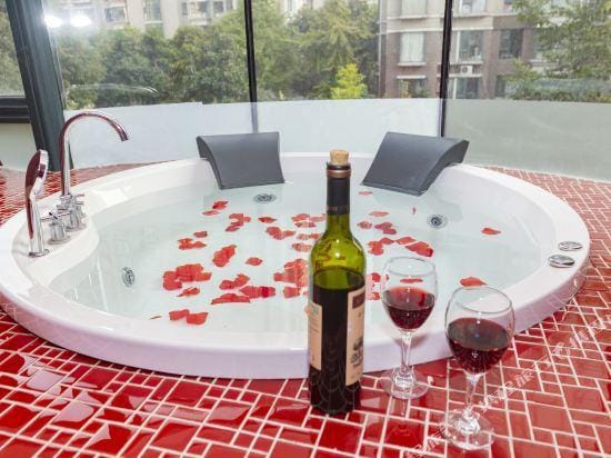 Bide Theme Hotel (Nanjing Olympic Sports Center, Xinglong Street Metro Station) Hotel in Nanjing