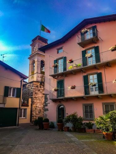HomeSuite sul Lago Hotel in Province of Brescia