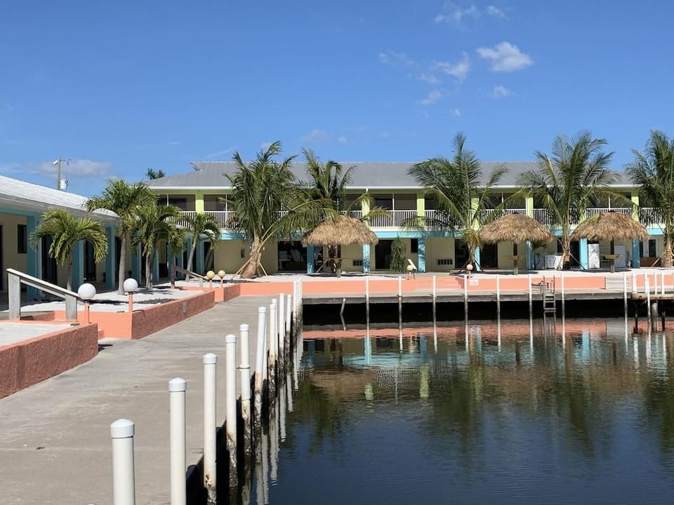 Off the Charts Inn Inn in St James City