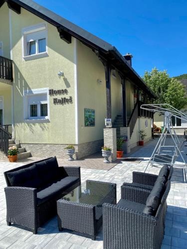 House Kajfes Hotel in Jezerce