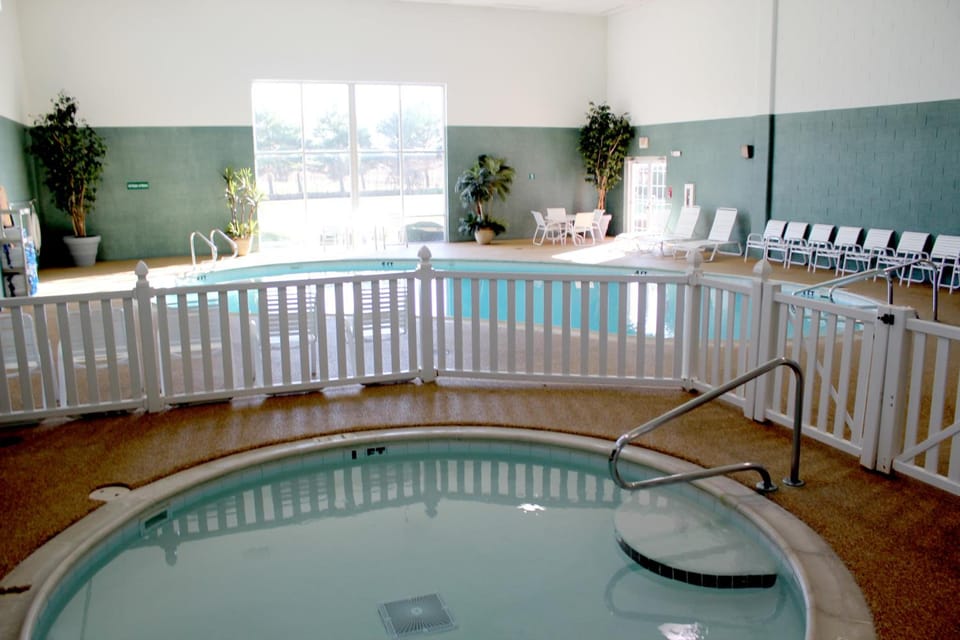 Farmstead Inn and Conference Center Hotel in Shipshewana
