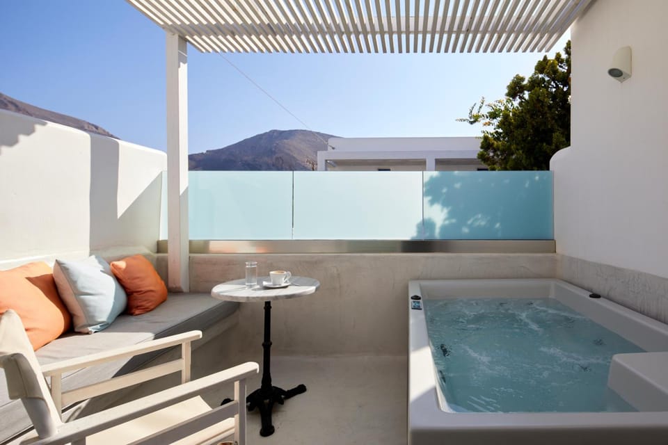 Kouros Village Santorini Hotel in Perissa