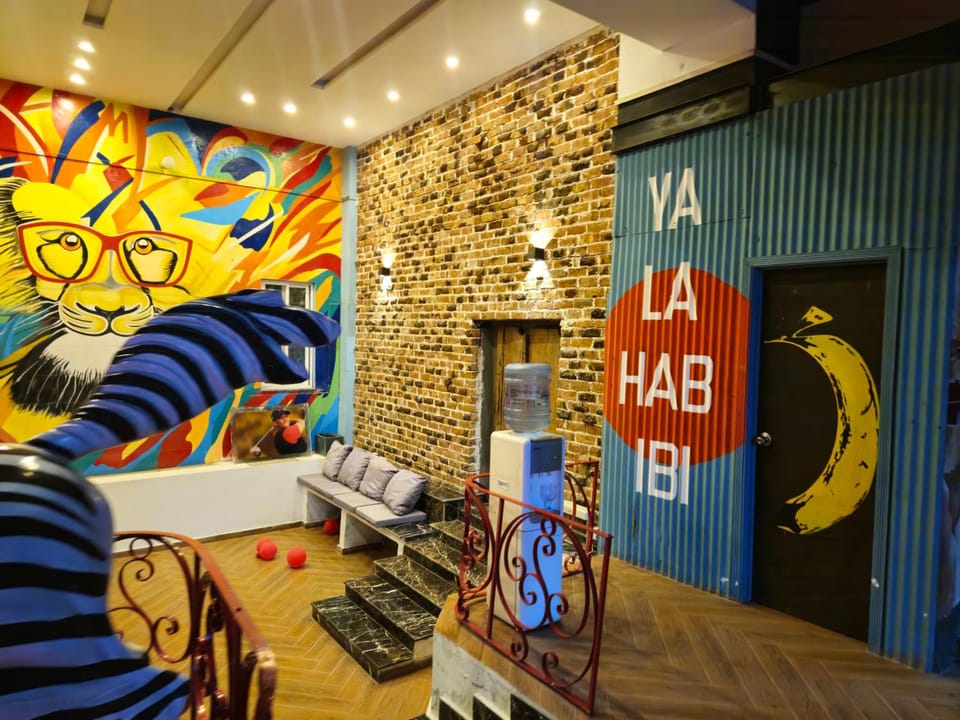 12th  Avenue Hotel in Lahore